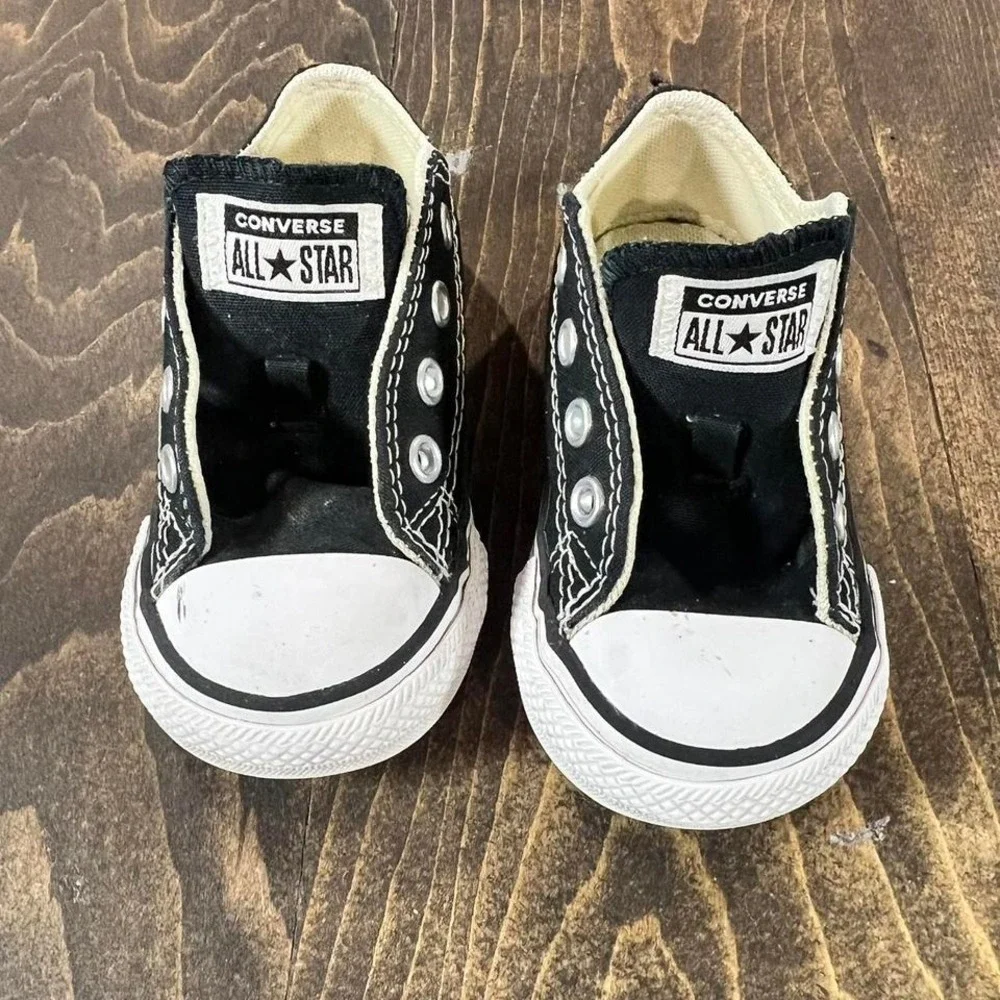 Black and White Converse All Star 5c (Missing shoe laces) grunge skater
